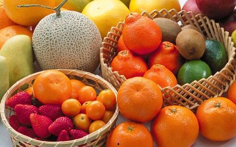 黄柿子能和网瓜一起吃吗,能否同食的饮食搭配探讨